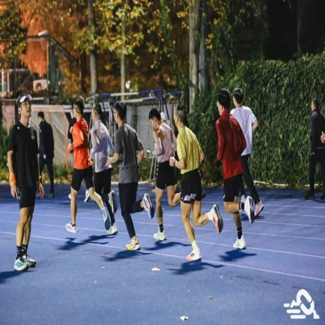 季后赛首轮精彩对决:谁能脱颖而出?